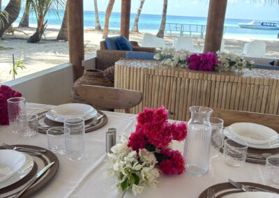 On the beach Maldives -On the Beach Hut, mise en place